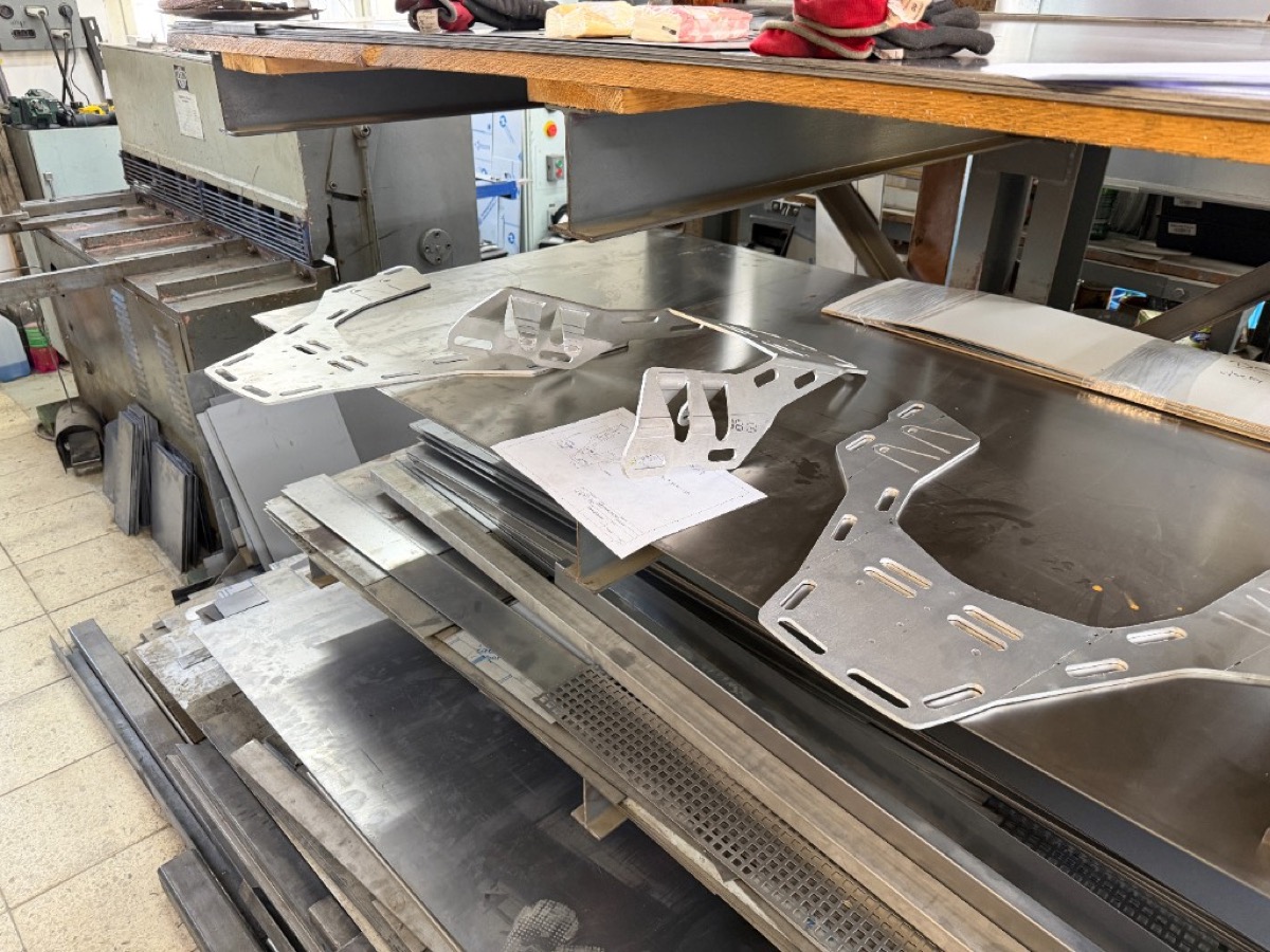 Raw aluminum rack — first fit test ride in Czech countryside